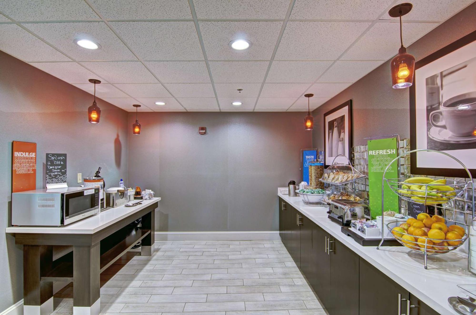 Hampton Inn Salem Buitenkant foto
