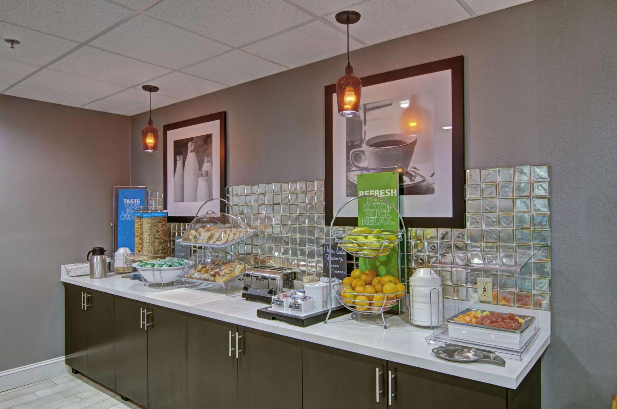 Hampton Inn Salem Buitenkant foto
